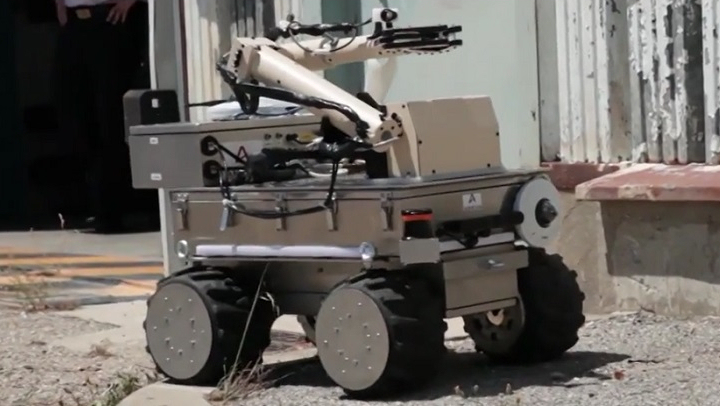 Robot RIANA, fot. Youtube