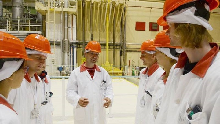 Studenci z Politechniki Wrocławskiej w czasie wizyty w elektrowni jądrowej na Słowacji, fot. A. Tatarek/PWr