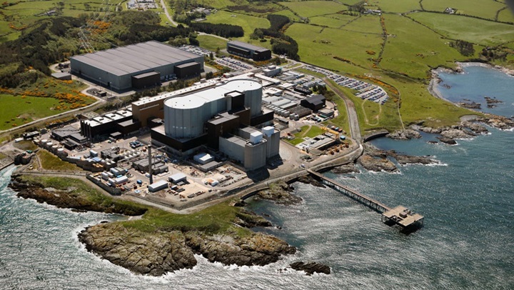 Na zdjęciu EJ Wylfa z blokami Magnox, fot. HM Government