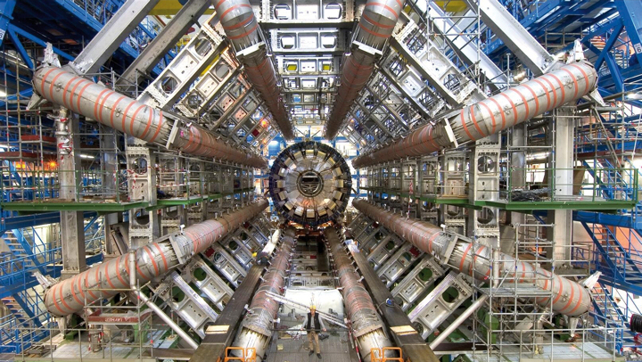 Wnętrze detektora ATLAS przy akceleratorze LHC, fot ATLAS Experiment ©2014 CERN